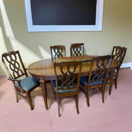 Oval Dining Room Table and 6 Chairs