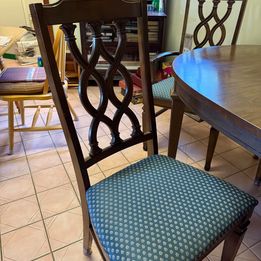 Oval Dining Room Table and 6 Chairs