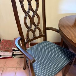 Oval Dining Room Table and 6 Chairs