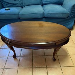 Queen Anne Oval Coffee Table