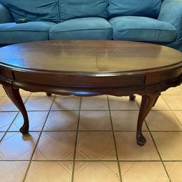 Queen Anne Oval Coffee Table