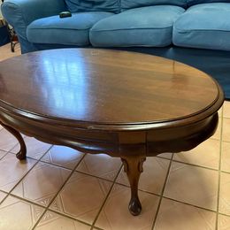 Queen Anne Oval Coffee Table